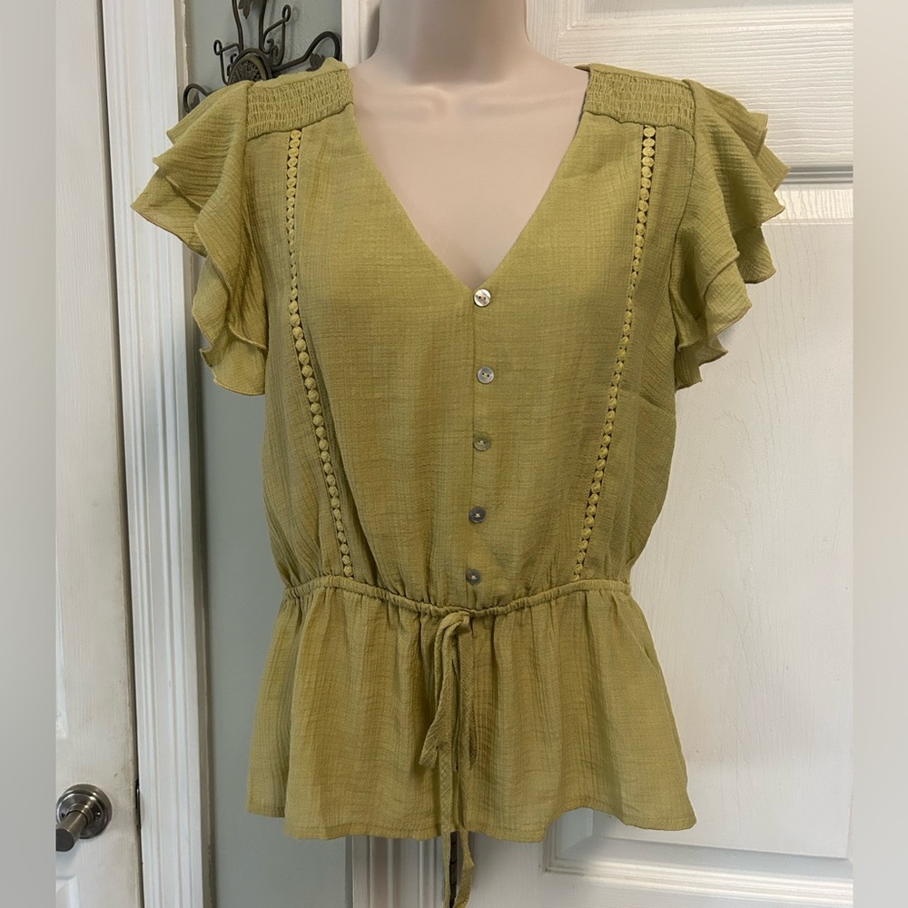 NWT Charming Charlie Short Sleeve Ruffle Blouse in Chartreuse Flutter Slv Womens